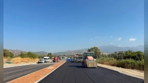 Aydın'da Yol Hamlesi: 17 İlçede Altyapı Çalışmaları Hız Kesmeden Sürüyor
