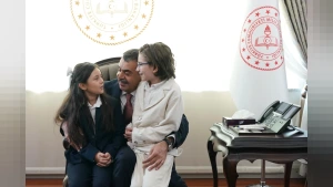 Bakan Yusuf Tekin'den Yılın Açılışında Şarkı Söyleyen Öğrencilere Kabul