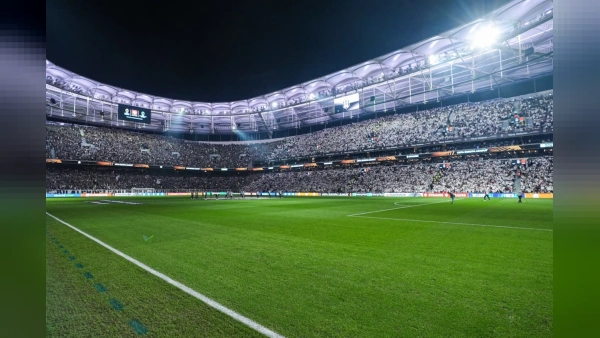 Beşiktaş ve Bahçeşehir Koleji'nden Stadyum Tribün Sponsorluğu Anlaşması