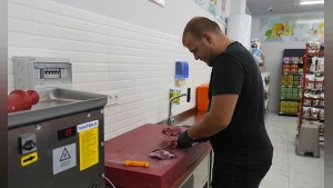 Burhaniye Belediyesi Halk Market ile İhtiyaç Sahibine Destek Oluyor