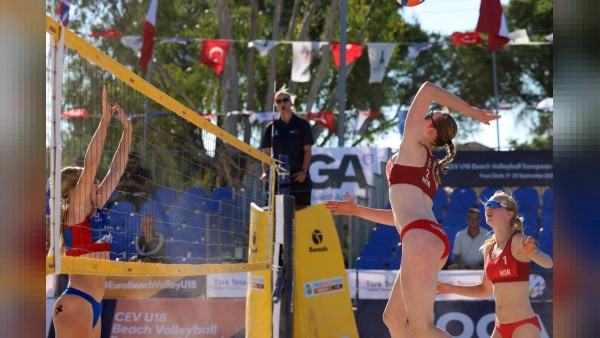Foça'da CEV U18 Avrupa Plaj Voleybolu Şampiyonası Başladı
