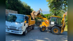 Kocaeli Büyükşehir Belediyesi'nden Mezarlıklarda Kapsamlı Bakım ve Temizlik Seferberliği