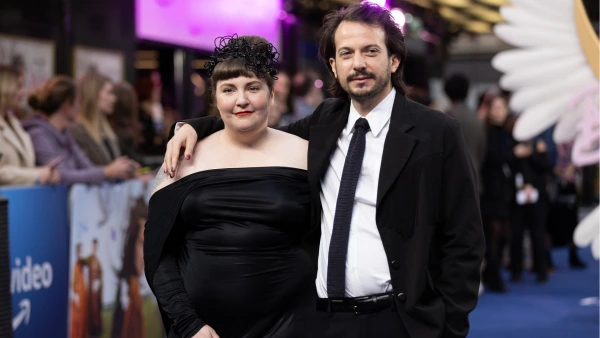 Lena Dunham ilk kez anne oldu: Taşıyıcı anne yöntemiyle kızını kucaklığına aldı