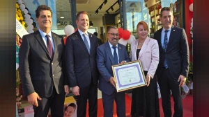 12 Eylül Mağduru Haydar Koçak 48 Yıl Sonra Eczacısı Oldu: İzmir'de Dünyam Eczanesi Açıldı