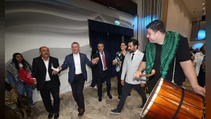 Başkan Büyükakın Kocaeli'deki Vanlılar Şöleni'nde Halaya Katıldı: Birlikte Türkiye'yiz
