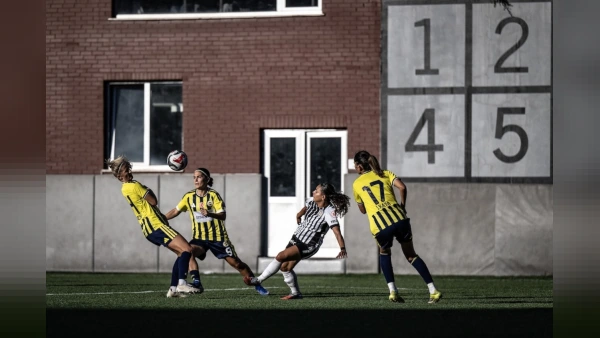 Fenerbahçe Beşiktaş'ı derbide 3-0 mağlup etti: 4'te 4!