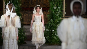 Antep İşi Nakışı Londra Moda Haftası'nda Dünyaya Tanıtıldı