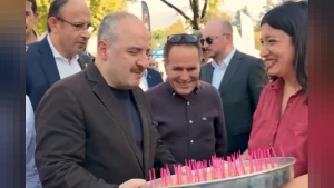 Mustafa Varank'tan Özgür Özel'e Bursa Böreği Göndermesi: Siyasette Samimiyet Vurgusu