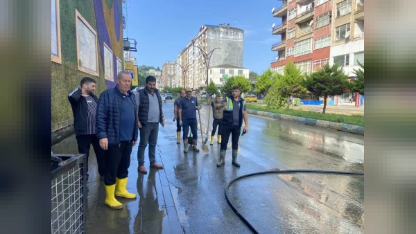 Rize Pazar'da Sel Felaketi: 12 Saatte 131 Kilo Yağış Düşen İlçede Yaralar Sarılıyor