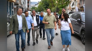 Bornova'da Yerinde Çözüm Turu: Başkan Ömer Eşki Yeşilova'yı Sokak Sokak Gezdi