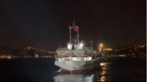 İstanbul Boğazı'nda Arıza Yapan ANI STAR Kuru Yük Gemisi Güvenle Demirletildi