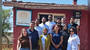 QNB Sigorta Çalışanlarından Şanlıurfa'daki Öğrencilere Kırtasiye ve Kışlık Giysi Desteği