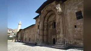 Sivas’ın 800 Yıllık UNESCO Mirası Divriği Ulu Camii ve Darüşşifası Taş İşçiliğiyle Büyülüyor