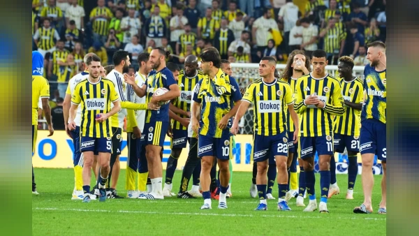 Süper Lig'de Tarihi Hafta Sonu: Fenerbahçe 8 Gollü Şovla Zirveye Ortak Oldu, Rakipleri Ağır Darbe Aldı