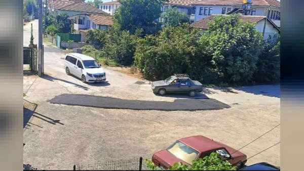 Düzce'de Yarım Kalan Asfalt Çalışması Mahalle Sakinlerini İsyan Ettirdi