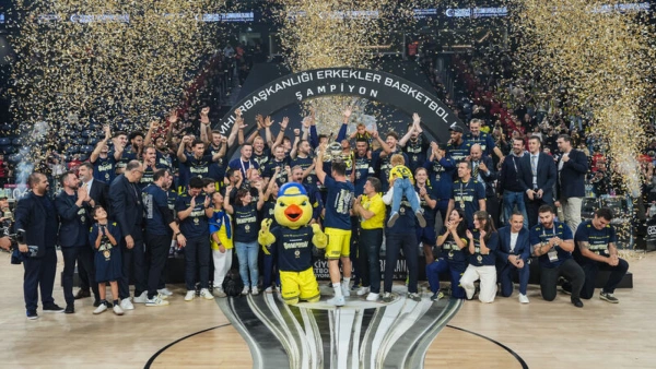 Fenerbahçe Tarfin Cumhurbaşkanlığı Kupası'nı Kazandı: Beşiktaş'ı Mağlup Eden Sarı-Lacivertliler Zirvede