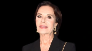 Hülya Koçyiğit'ten Kesin Karar: Yeşilçam Efsanesi Oyunculuğu Bıraktığını Açıkladı