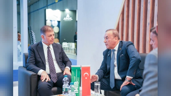 İzmir Büyükşehir Belediye Başkanı Tugay İtalya'da: Marble İzmir ve Marmomac İş Birliği Güçleniyor
