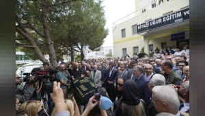 İzmir'in İki Dönemlik Efsane Başkanı Burhan Özfatura 83 Yaşında Veda Etti