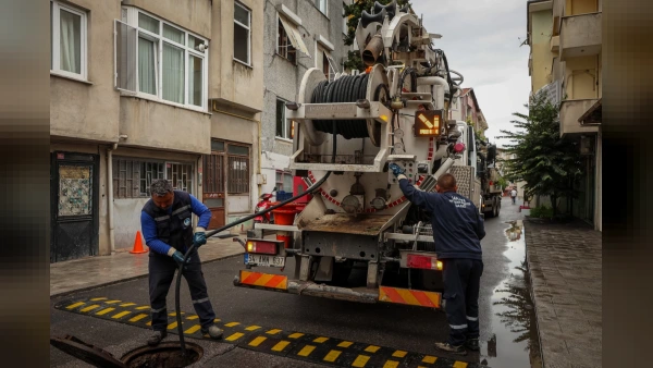 Sakarya'da Sağanak Alarmlı Gece: Metrekareye 50 Kilogram Yağış Düştü, SASKİ Ekipleri Sahada