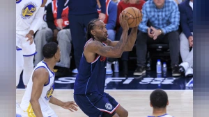 Toronto Raptors'tan Kawhi Leonard Hamlesi: Yıldız Oyuncuyla Sözleşme Uzatıldı