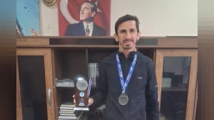 Uluslararası Kayseri Yarı Maratonu’nda Tarihi Başarı: Milli Atlet Alper Elmas Kürsüye Çıktı