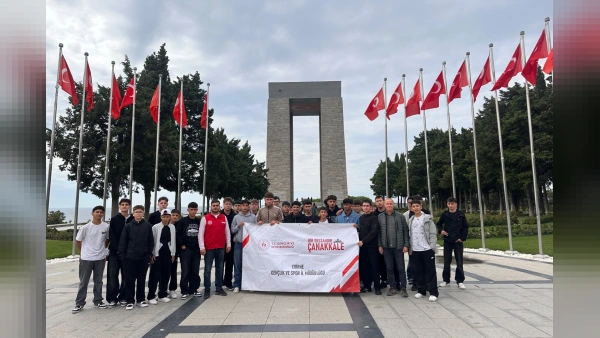 Keşan'dan Çanakkale'ye Tarih Yolculuğu: 120 Lise Öğrencisi Şehitlikleri Ziyaret Etti