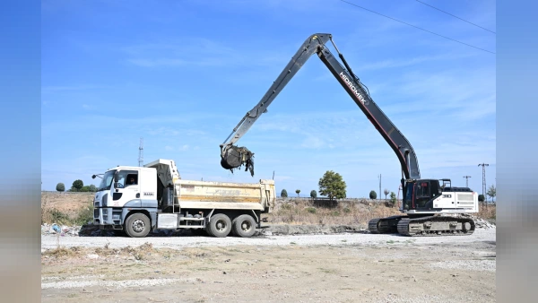 Manisa'da Kış Sezonu Öncesi Dere Temizliği Hız Kazandı: Hedef 400 Kilometre