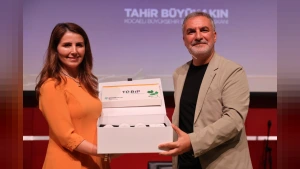 Yazar Tarık Tufan Kocaeli'de Okurlarıyla Buluştu: Gece Açan Çiçekler Tahlil Edildi