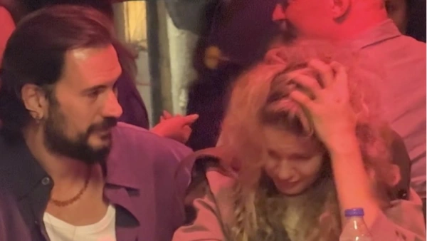 Burcu Biricik'ten Beyoğlu'nda Duygusal Gece: Önce Ağladı, Sonra Dans Etti