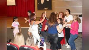 Çiğli Komedi Akşamları Emrah Bari'nin Roman Gecesiyle Yeni Sezonu Açtı