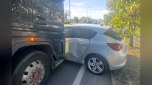Düzce'de Tır ile Otomobil Çarpıştı: D-100'de Trafik Normale Döndü