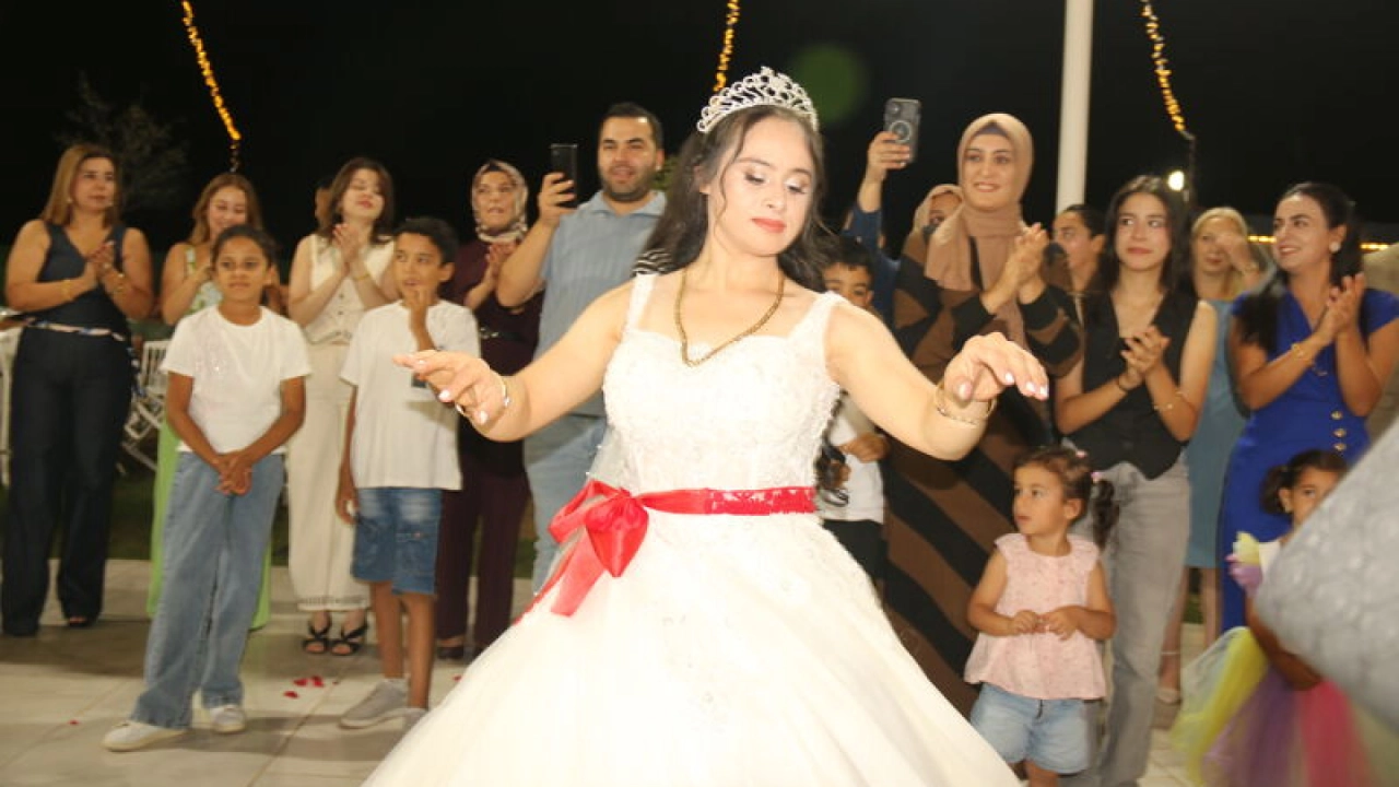 Hatay'da 29 Yaşındaki Down Sendromlu Pınar Aksoy'un Gelinlik Hayali Gerçek Oldu