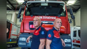 İzmir'de 33 Yıllık İtfaiyeci İkizlerin Sıra Dışı Yaşam Öyküsü
