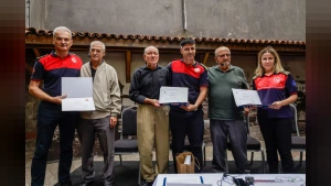 İzmir'de İtfaiyenin Duayenleri ve Gençleri 'Bir Ömür İtfaiye' Söyleşisinde Buluştu