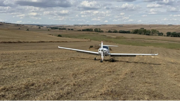 Tekirdağ'da Eğitim Uçağı Tarlaya Zorunlu İniş Yaptı: Pilotlar Sağ Kurtuldu