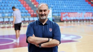 Trabzonspor Başantrenörü Selçuk Ernak'tan İddialı Açıklama: "Hedefimiz Gruptan Çıkmak ve Rekabeti Artırmak