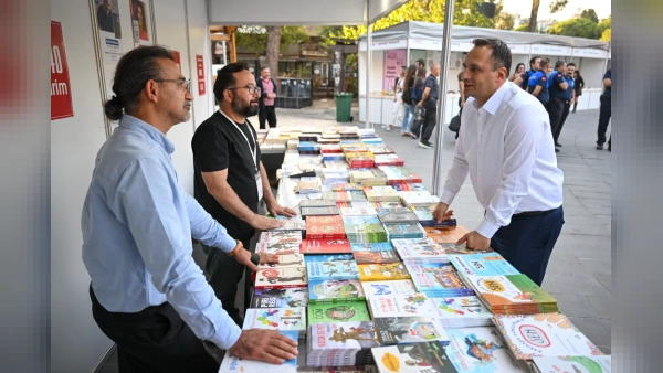 Bornova'da 7. Homeros Kitap Günleri Başladı: 790 Bin Kitap İzmirlilerle Buluşuyor
