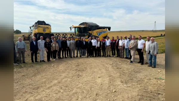 Edirne'de Çeltik Hasadı Coşkusu: Meriçler Tarım'ın İlk Ürünleri Toplandı