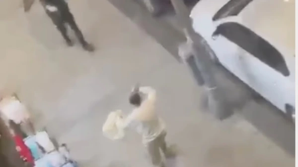İstanbul Esenler'de Hareketli Dakikalar: Bıçaklı Şüpheli Polisin Ateşiyle Durduruldu