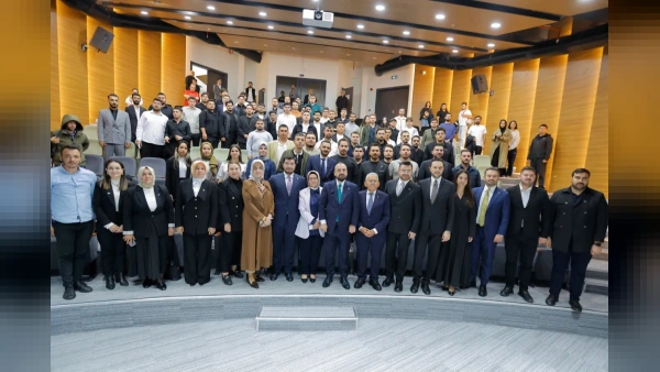 Kayseri’de Türkiye Yüzyılı Buluşmaları: Faruk Acar ve Memduh Büyükkılıç Esnaf ve Gençlerle Bir Araya Geldi