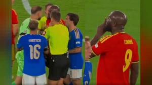 Lukaku ile Donnarumma Arasında Gergin Anlar: Fenerbahçeli Yıldız ile İtalyan Kaleci Saha İçinde Kafa Kafaya Geldi