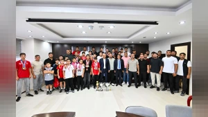 Muratpaşa Belediye Başkanı Ümit Uysal Güreşçilerle Buluştu: Mücadele Vurgusu