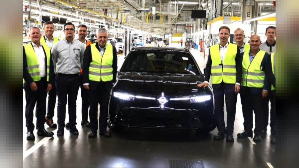 Tofaş ve Opel'den Almanya'da Zirve: Stratejik İş Birliği Masaya Yatırıldı