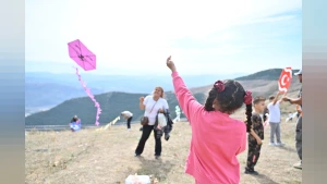 Gemlik'te Gökyüzü Renklendi: 2. Uçurtma Şenliği'nde 700 Çocuğa Ücretsiz Eğlence