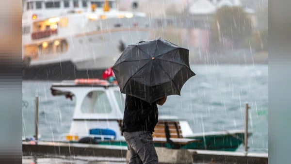 İstanbul'a Balkanlar'dan Fırtına Uyarısı: AKOM Kritik Saatleri ve Riskli İlçeleri Açıkladı