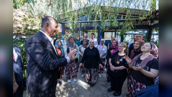 İzmir Büyükşehir Belediye Başkanı Dr. Cemil Tugay Bayındır Mahallelerini Ziyaret Etti