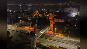 Kocaeli'de Dev Ulaşım Projesinde Kritik Aşama: 80 Tonluk Tabliye Monte Edildi