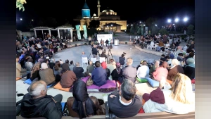 Konya'da 15. Uluslararası Mevlânâ Şiir Şöleni Gül Bahçesi'nde Büyüledi
