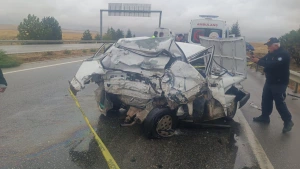 Eskişehir'de Feci Kaza: TIR'ın Biçtiği Otomobilde 2 Kişi Yaşamını Yitirdi